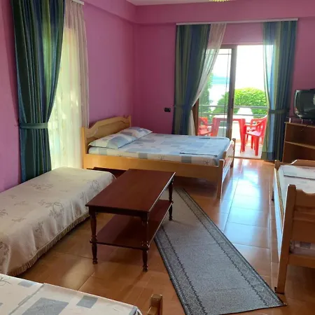 Deni Villa *