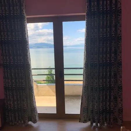 Deni Villa