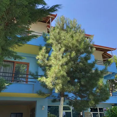 Deni Villa