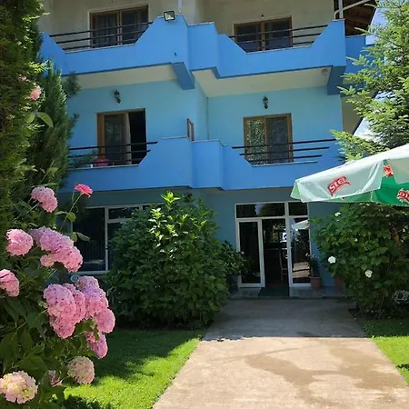 Deni Villa *